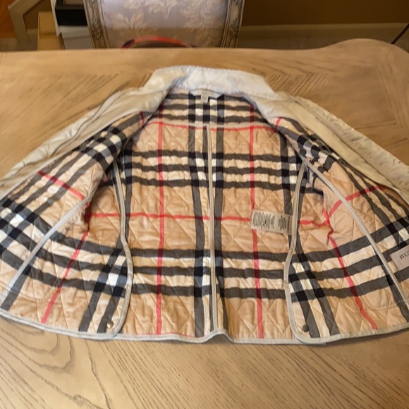 ❤️ Authentic Burberry Peacoat, Brand New Size Medium - Picture 7 of 8